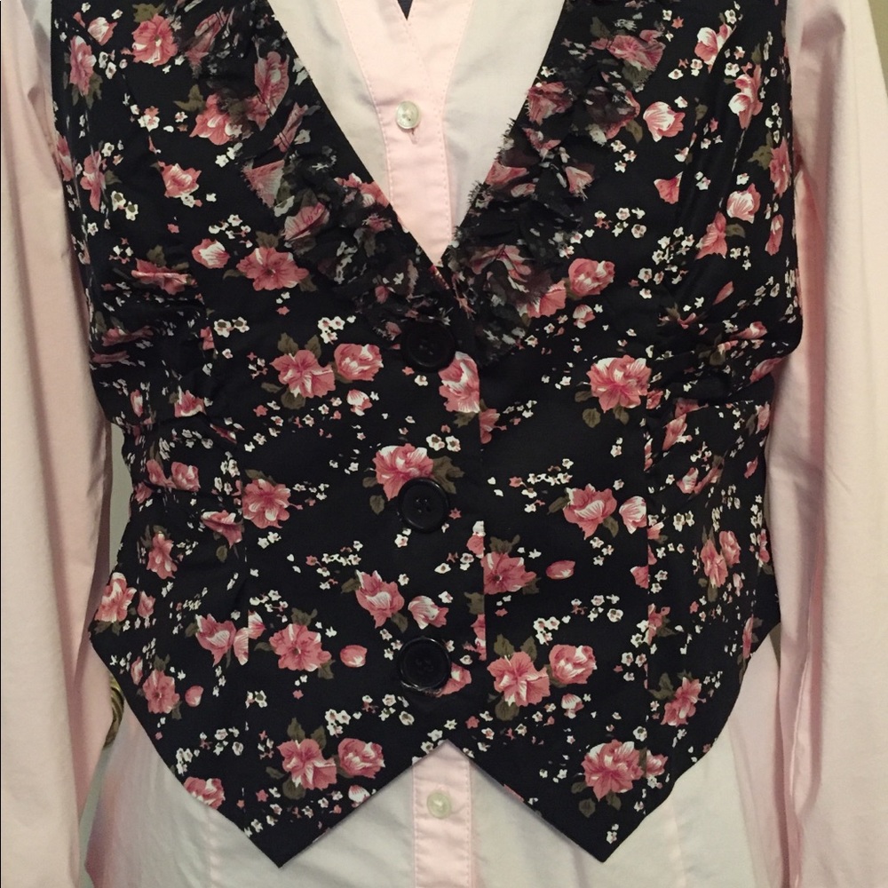 Express pink button-down + floral vest set Large